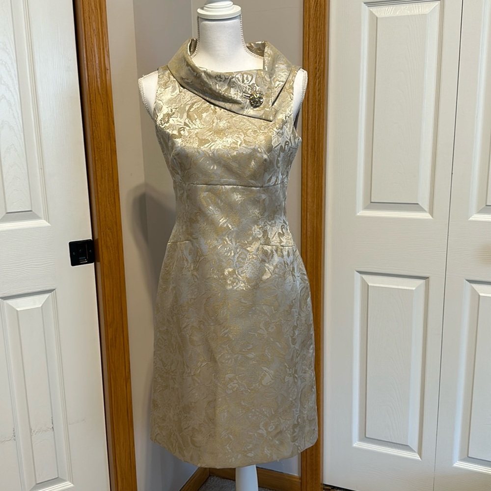 Tahari Arthur S. Levine cocktail tan/gold/ platinum floral print size 4. NWOT - Picture 2 of 7